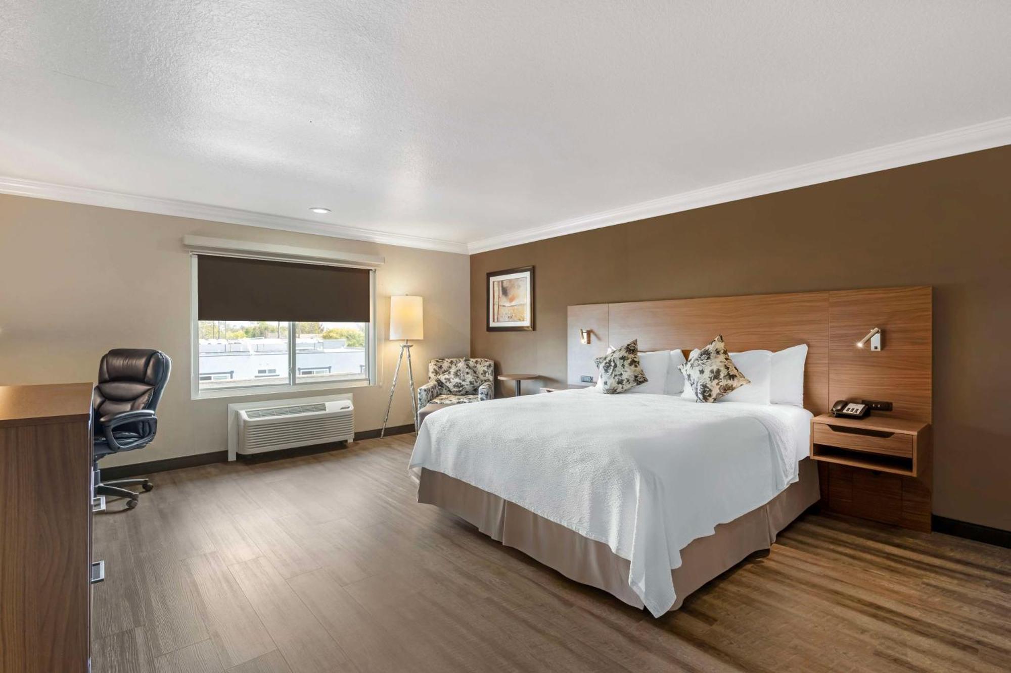 Best Western Plus Newport Mesa Inn Costa Mesa Extérieur photo